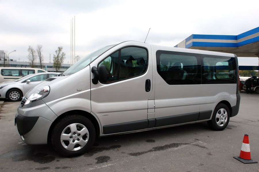 Opel Vivaro bus 9 osobowy Wypożyczalnia samochodów